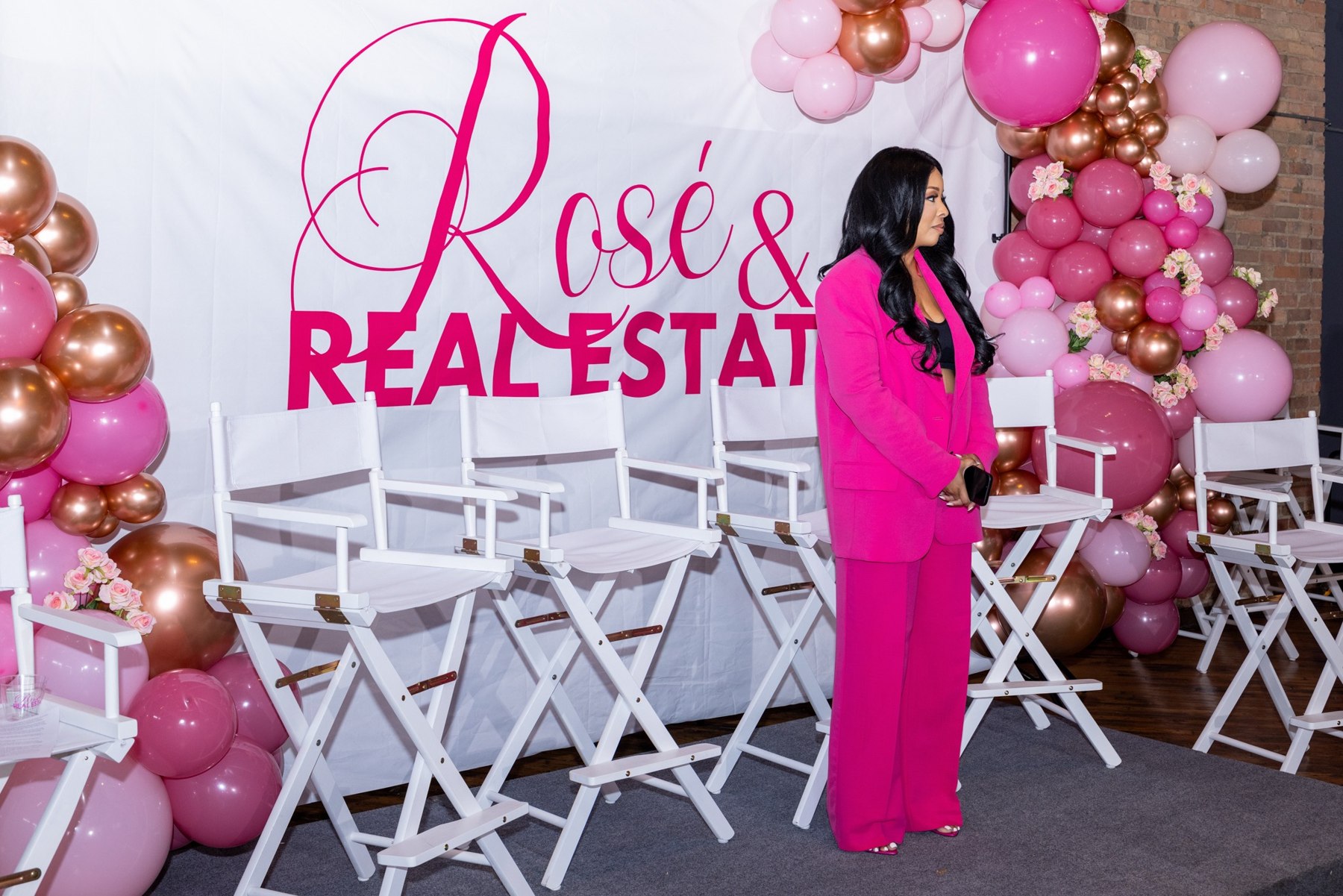 Guests and conversations at the Rosé & Real Estate Chicago event